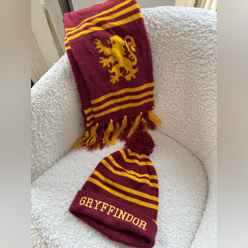 Gryffindor Scarf and Beanie Set